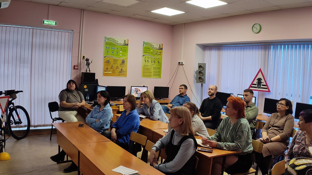Семинар-практикум «Мультимедийные образовательные технологии в преподавании Правил дорожного движения и формировании транспортной культуры школьников» прошел в МАУ ДО ДТД УМ «Юниор» Детский автогородок для педагогов общеобразовательных организаций Кировск